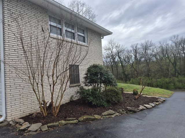 742 Currey Rd, Nashville, TN 37217