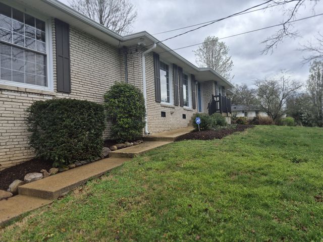 742 Currey Rd, Nashville, TN 37217