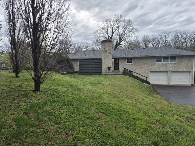 742 Currey Rd, Nashville, TN 37217