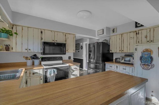 4608 Huntington Drive, Port Huron, MI 48060