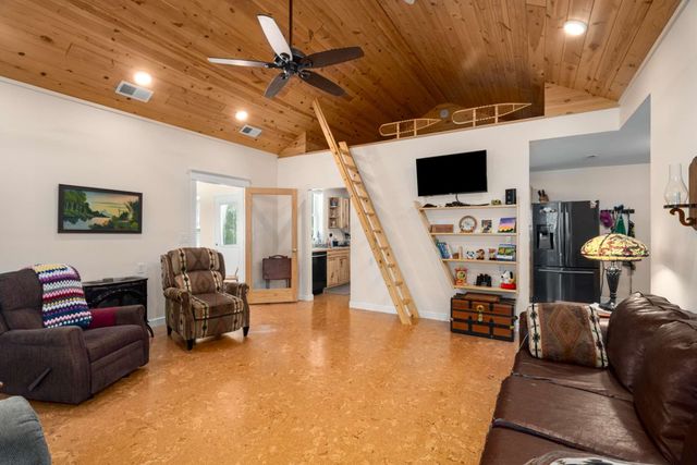 611 Rocky Dr, Dickson, TN 37055