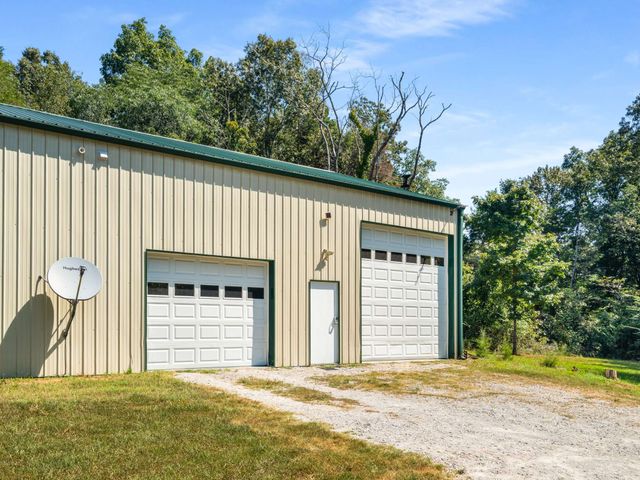 611 Rocky Dr, Dickson, TN 37055