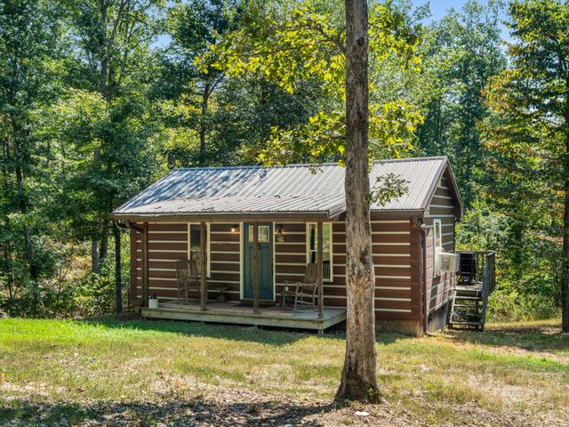 611 Rocky Dr, Dickson, TN 37055