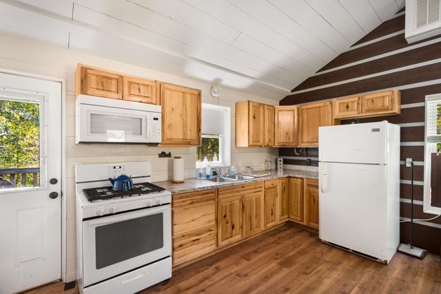 611 Rocky Dr, Dickson, TN 37055