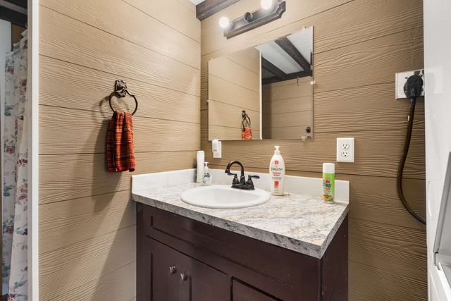 611 Rocky Dr, Dickson, TN 37055