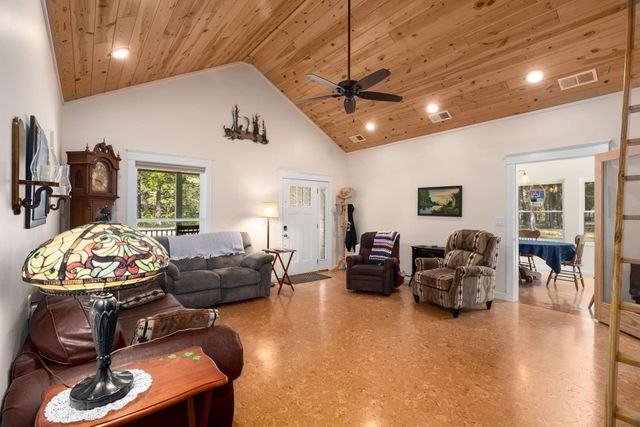 611 Rocky Dr, Dickson, TN 37055