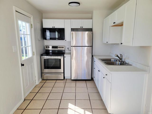 940 Fairway Street, South Bend, IN 46619