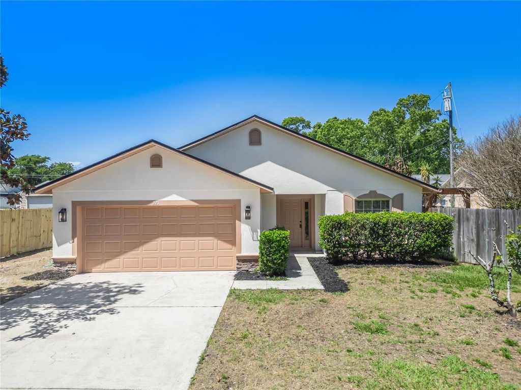 221 ROSA AVENUE, Oviedo, FL 32765