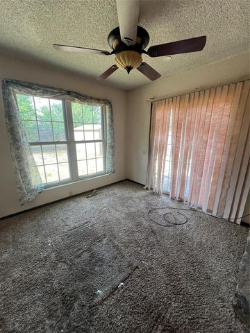 8813 N McMillan Avenue, Oklahoma City, OK 73132