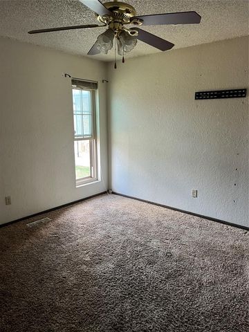 8813 N McMillan Avenue, Oklahoma City, OK 73132
