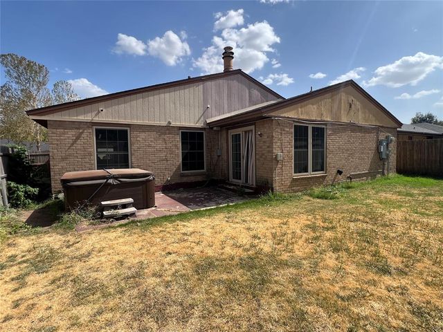 8813 N McMillan Avenue, Oklahoma City, OK 73132