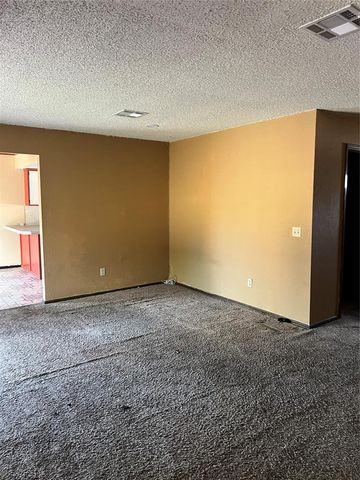 8813 N McMillan Avenue, Oklahoma City, OK 73132