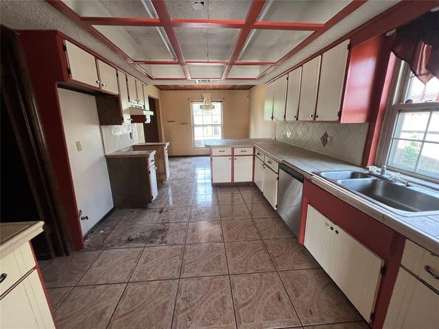8813 N McMillan Avenue, Oklahoma City, OK 73132