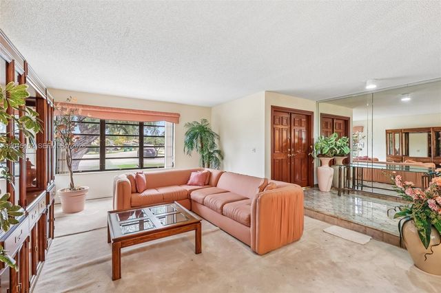 13394 SW 1st Ter, Miami, FL 33184