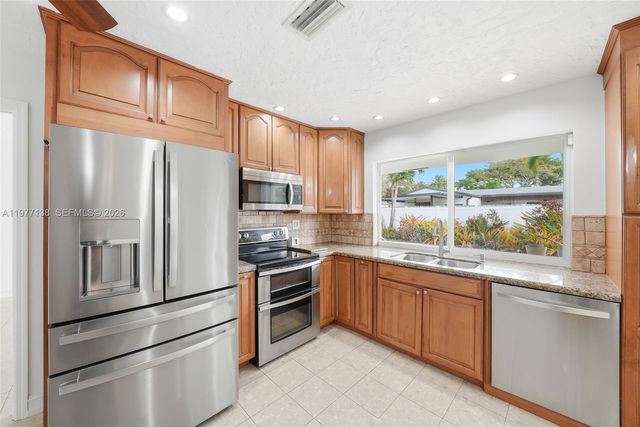 1880 NE 206th Ter, Miami, FL 33179