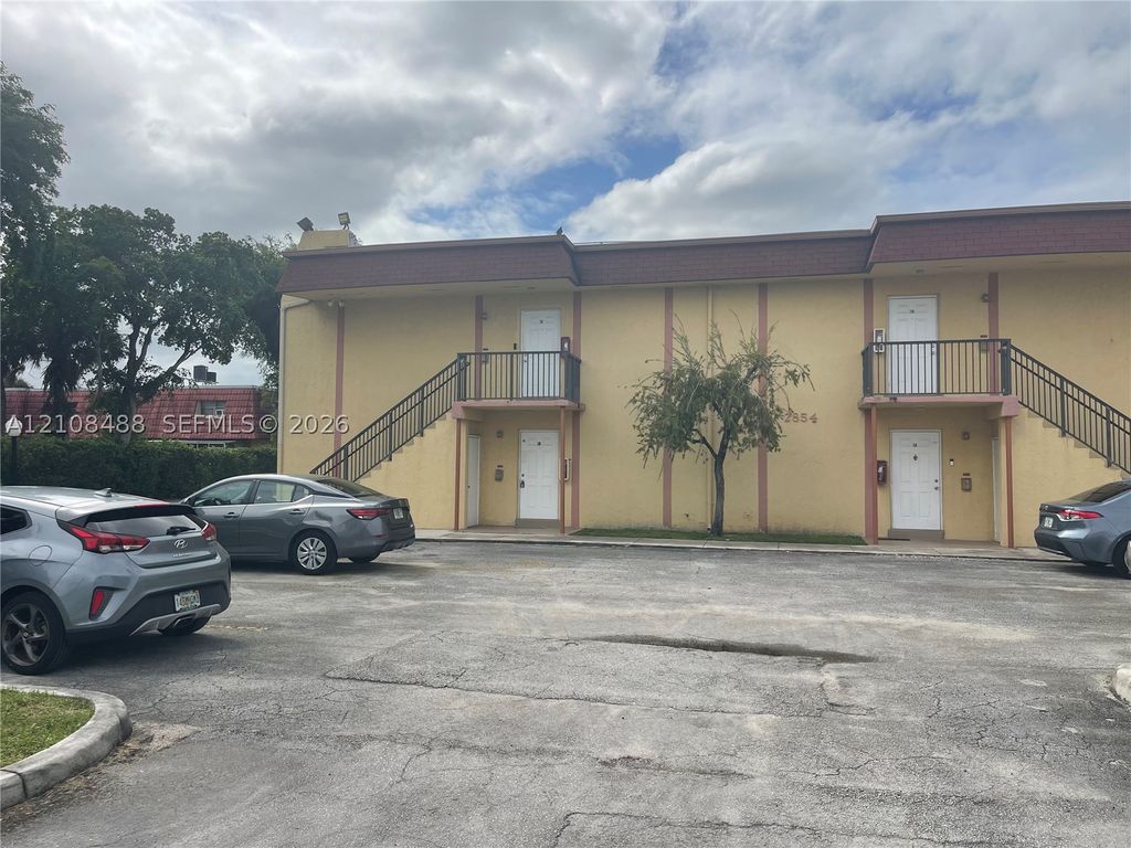 2854 NW 55th Ave 1B, Lauderhill, FL 33313