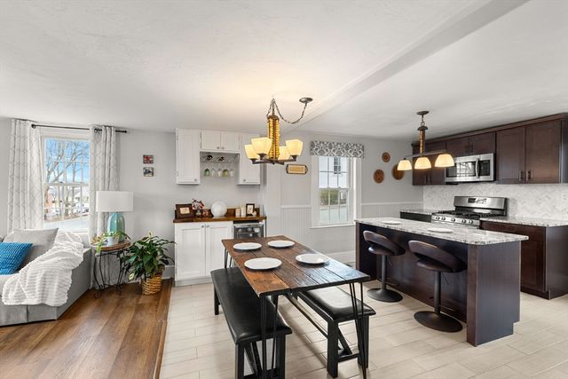 39 Chestnut St, Peabody, MA 01960