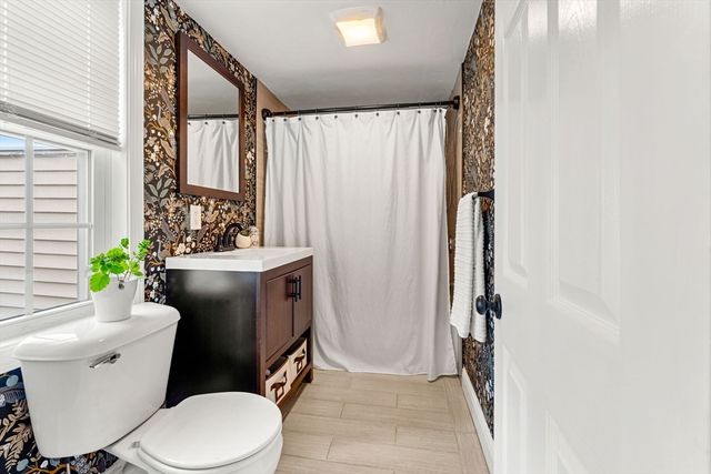 39 Chestnut St, Peabody, MA 01960