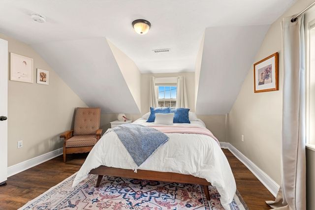 39 Chestnut St, Peabody, MA 01960