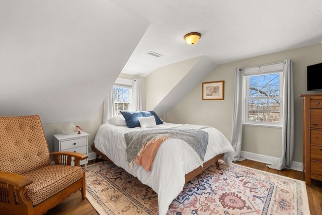 39 Chestnut St, Peabody, MA 01960