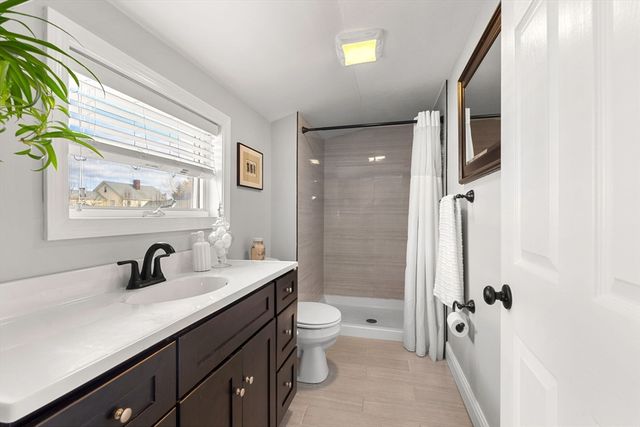 39 Chestnut St, Peabody, MA 01960