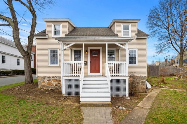 39 Chestnut St, Peabody, MA 01960