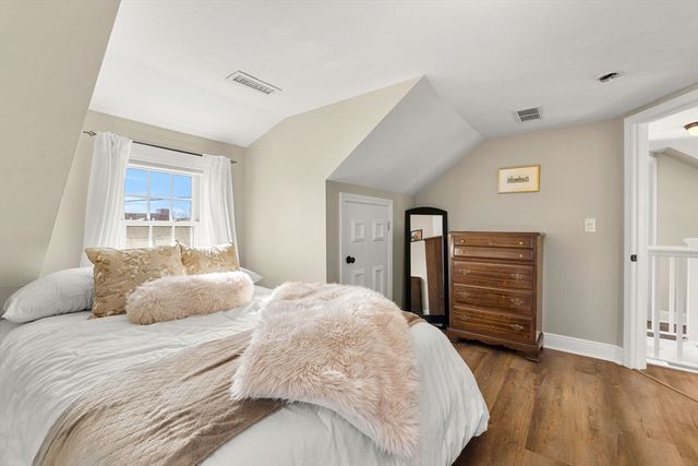 39 Chestnut St, Peabody, MA 01960