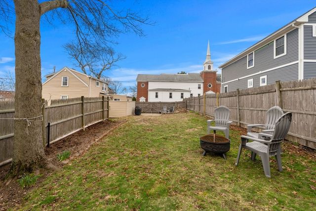 39 Chestnut St, Peabody, MA 01960