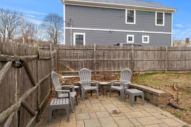 39 Chestnut St, Peabody, MA 01960