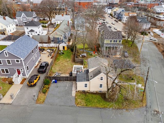 39 Chestnut St, Peabody, MA 01960