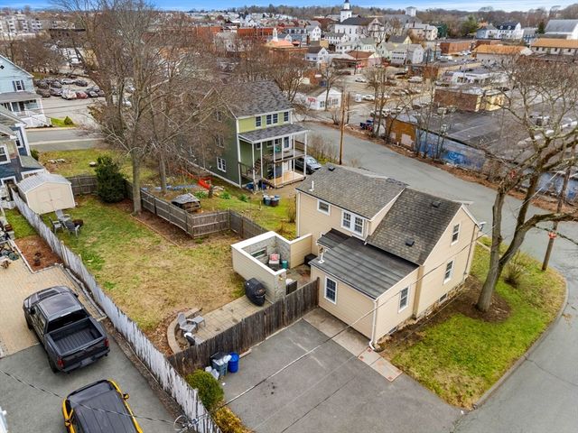 39 Chestnut St, Peabody, MA 01960