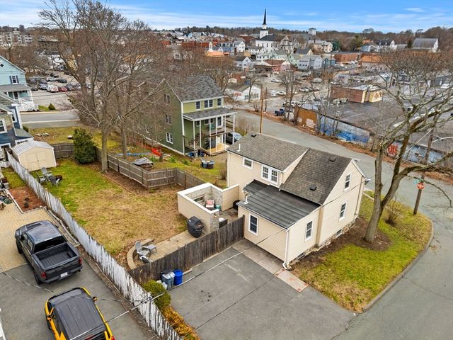 39 Chestnut St, Peabody, MA 01960