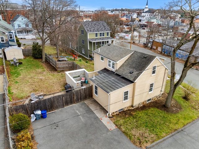 39 Chestnut St, Peabody, MA 01960