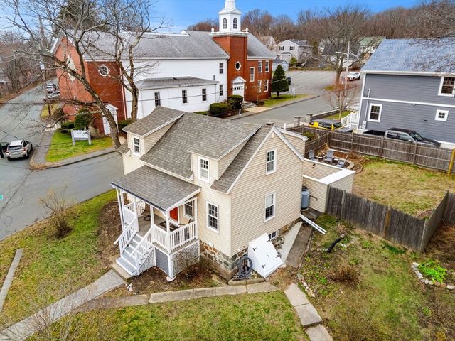 39 Chestnut St, Peabody, MA 01960