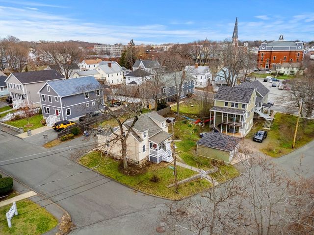 39 Chestnut St, Peabody, MA 01960