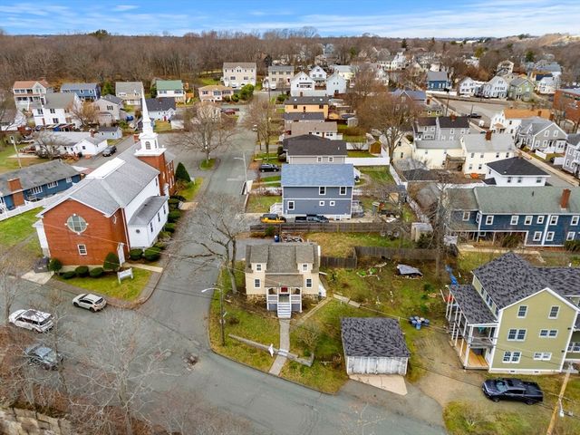 39 Chestnut St, Peabody, MA 01960