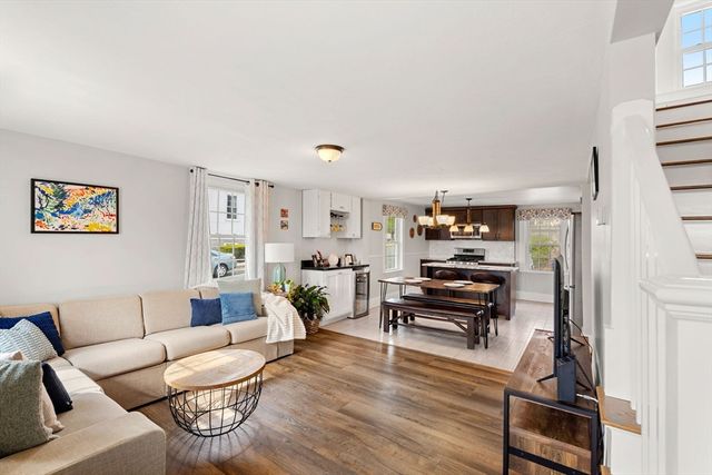 39 Chestnut St, Peabody, MA 01960