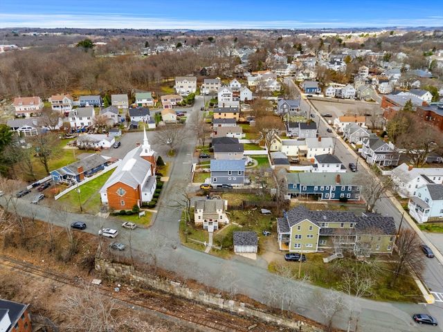 39 Chestnut St, Peabody, MA 01960