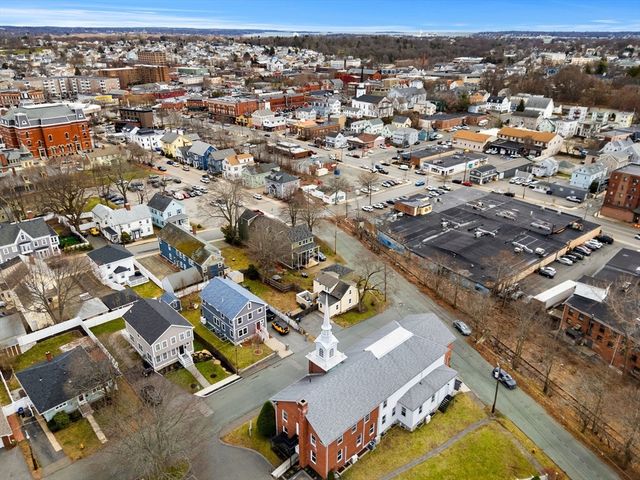 39 Chestnut St, Peabody, MA 01960