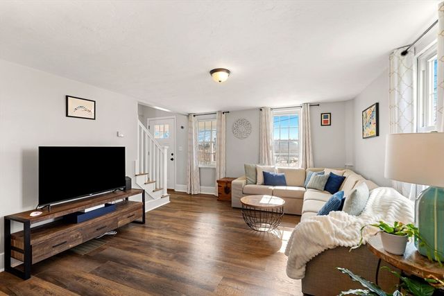 39 Chestnut St, Peabody, MA 01960