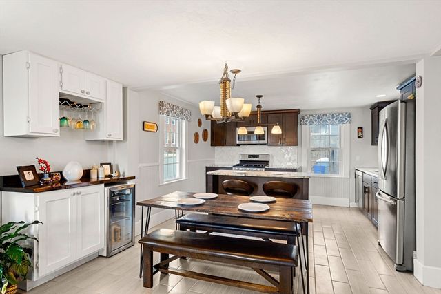 39 Chestnut St, Peabody, MA 01960