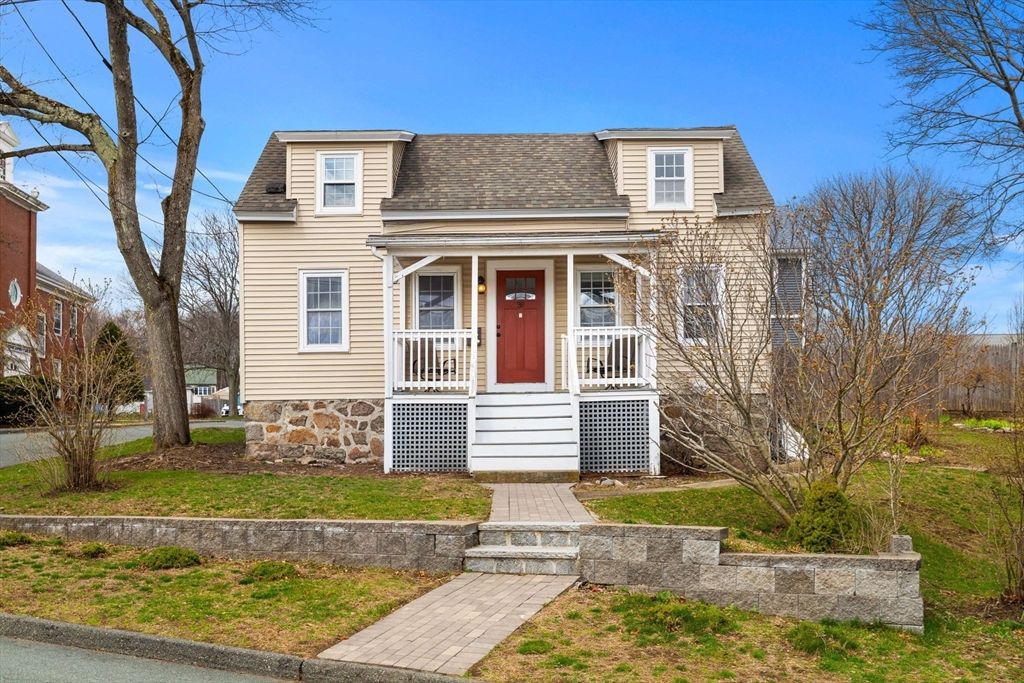 39 Chestnut St, Peabody, MA 01960