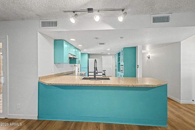 2552 E BROWN Road, Mesa, AZ 85213