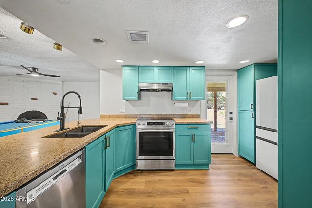 2552 E BROWN Road, Mesa, AZ 85213