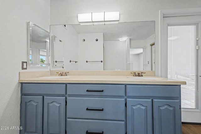 2552 E BROWN Road, Mesa, AZ 85213