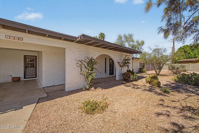 2552 E BROWN Road, Mesa, AZ 85213