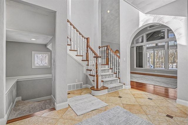 318 Minges Hills Drive, Battle Creek, MI 49015