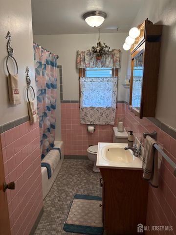 38 Wayne Street, Edison, NJ 08817