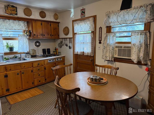 38 Wayne Street, Edison, NJ 08817