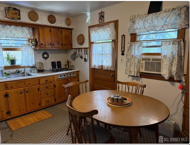 38 Wayne Street, Edison, NJ 08817